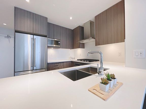 3rd image of 1788 Gilmore Ave N #2703