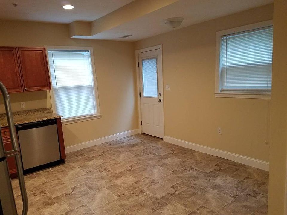 2nd image of 462 Fletcher St APT 6