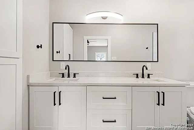 1910 E Houston St #4 — Photo 27