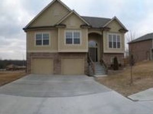 1305 Ridge Tree Ln, Pleasant Hill, MO 64080