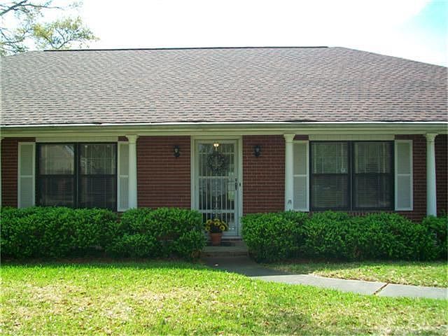 2nd image of 402 Pampa St