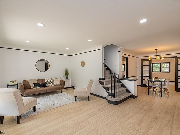 5th image of 23785 Glenhill Dr