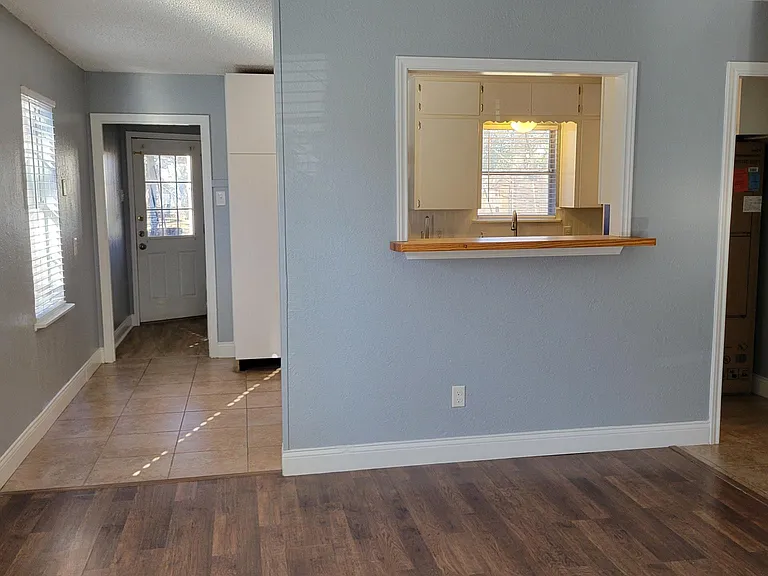 402 W Odell St — Photo 6