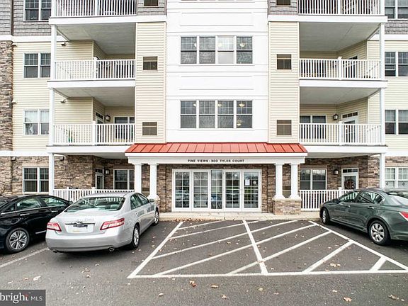 2nd image of 300 Tyler Ct Unit 425
