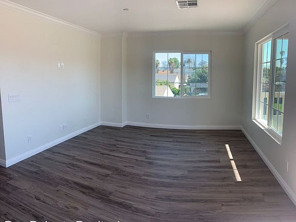 3rd image of 1042 W Almond Ave