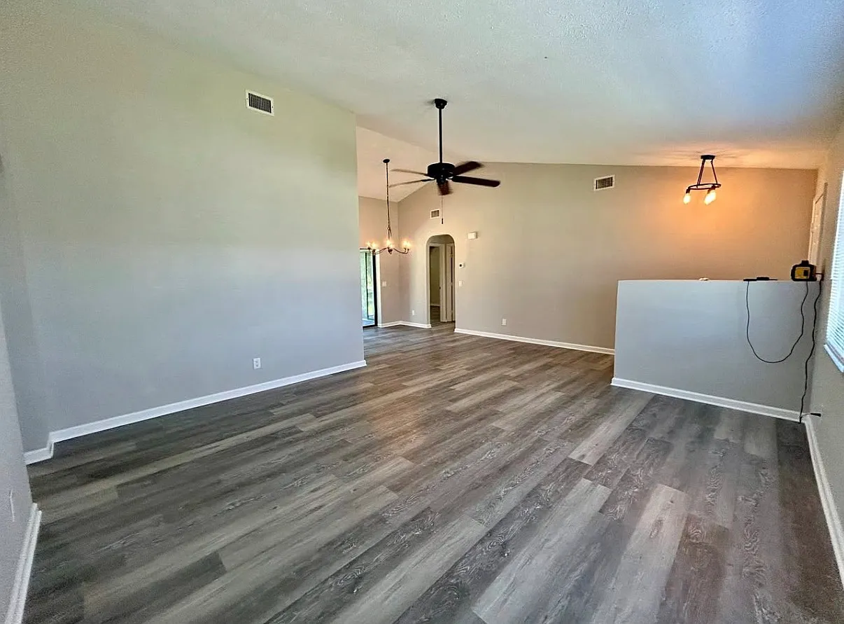 3 bed, 1381 sqft, $1,800 — Photo 2