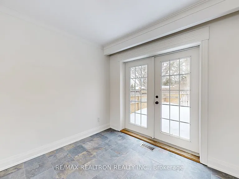 24 Fenelon Dr — Photo 15