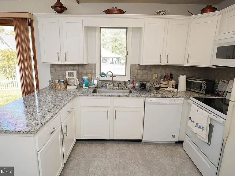 39028 Bayview W — Photo 37