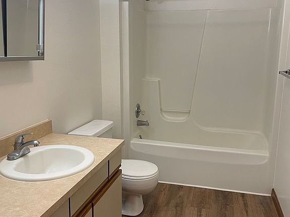 3rd image of 211 Tanglewood Dr APT C