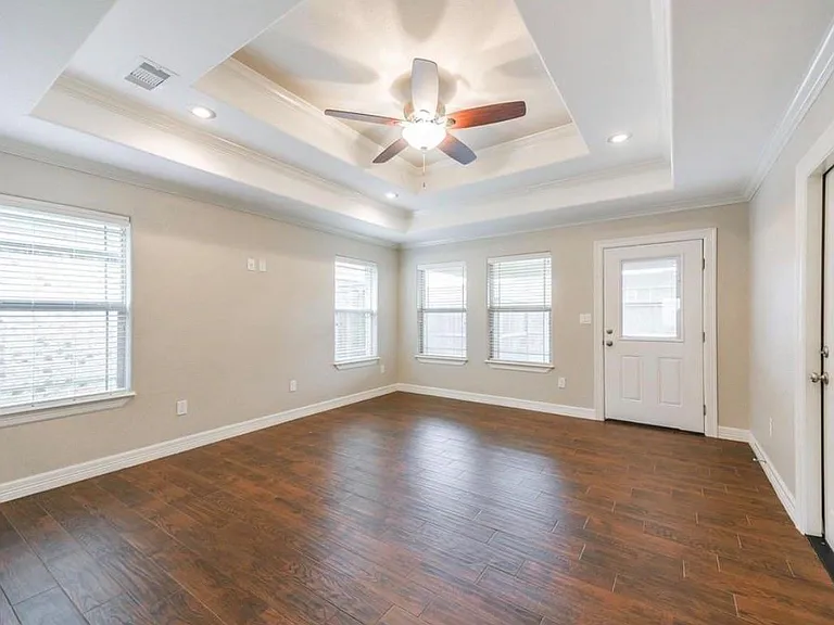 115 Silverbell Cir — Photo 2