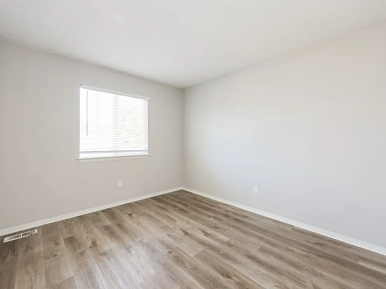 6325 Ashridge Ct — Photo 12