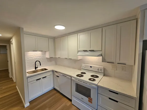 Julee Apartments, 15404 10th Ave SW #8, Seattle, WA 98166