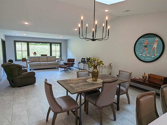 5th image of 1526 Blaines Way