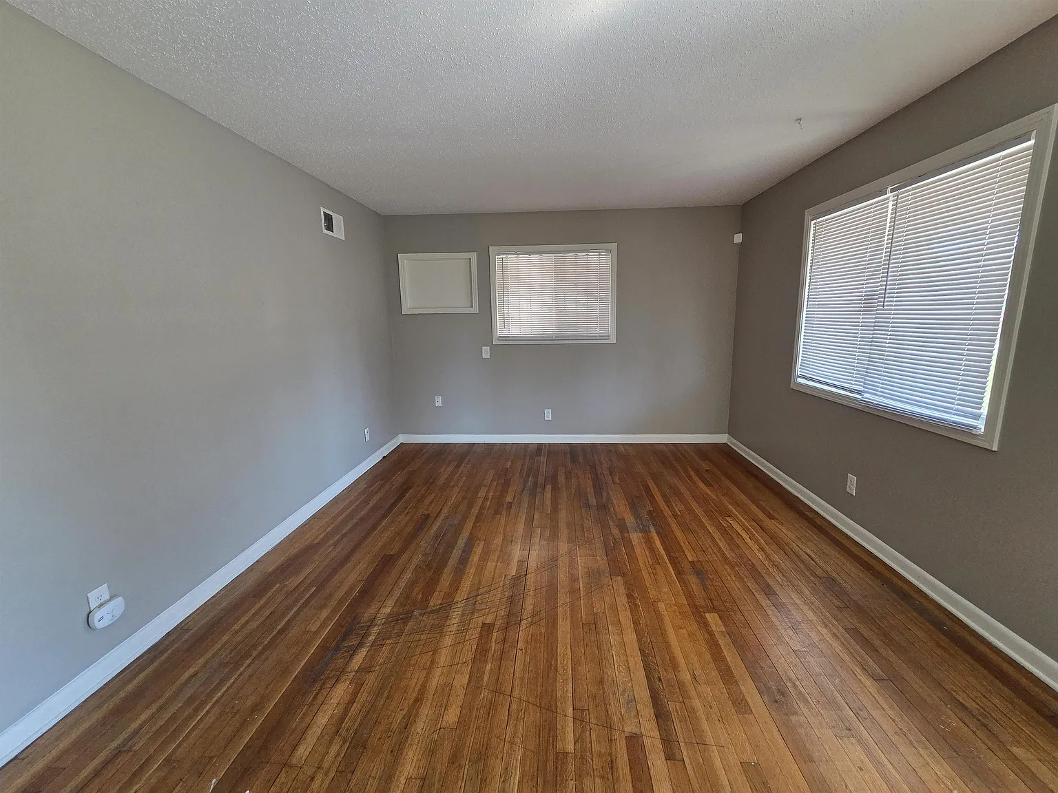 3 bed, 1.5 bath, 1118 sqft, $1,150 — Photo 3