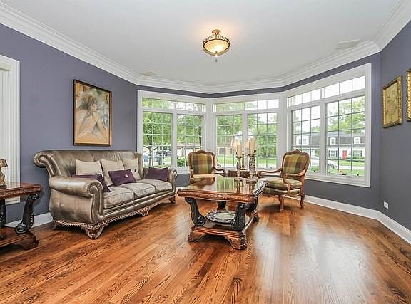 5th image of 204 E Clarendon St
