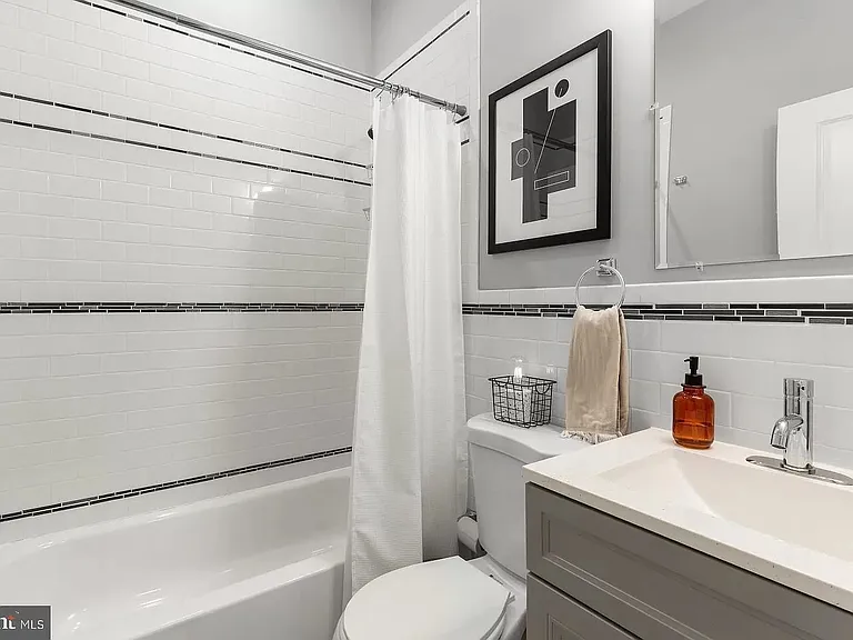 1843 E Oakdale St — Photo 19