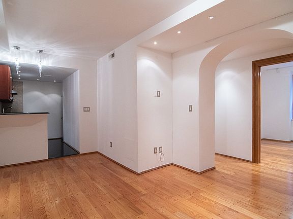 4th image of 145 W 58th St