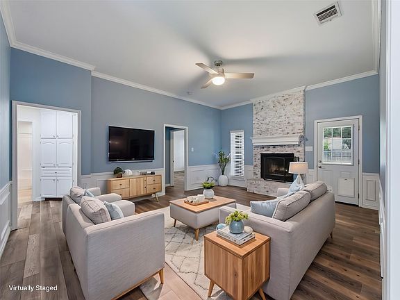 3rd image of 207 Country View Ln