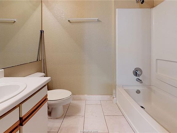 4th image of 515 Southwest Pkwy APT 201