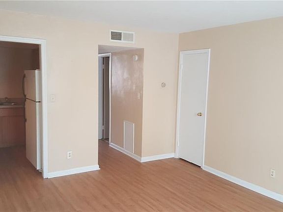 4th image of 939 Holladay St