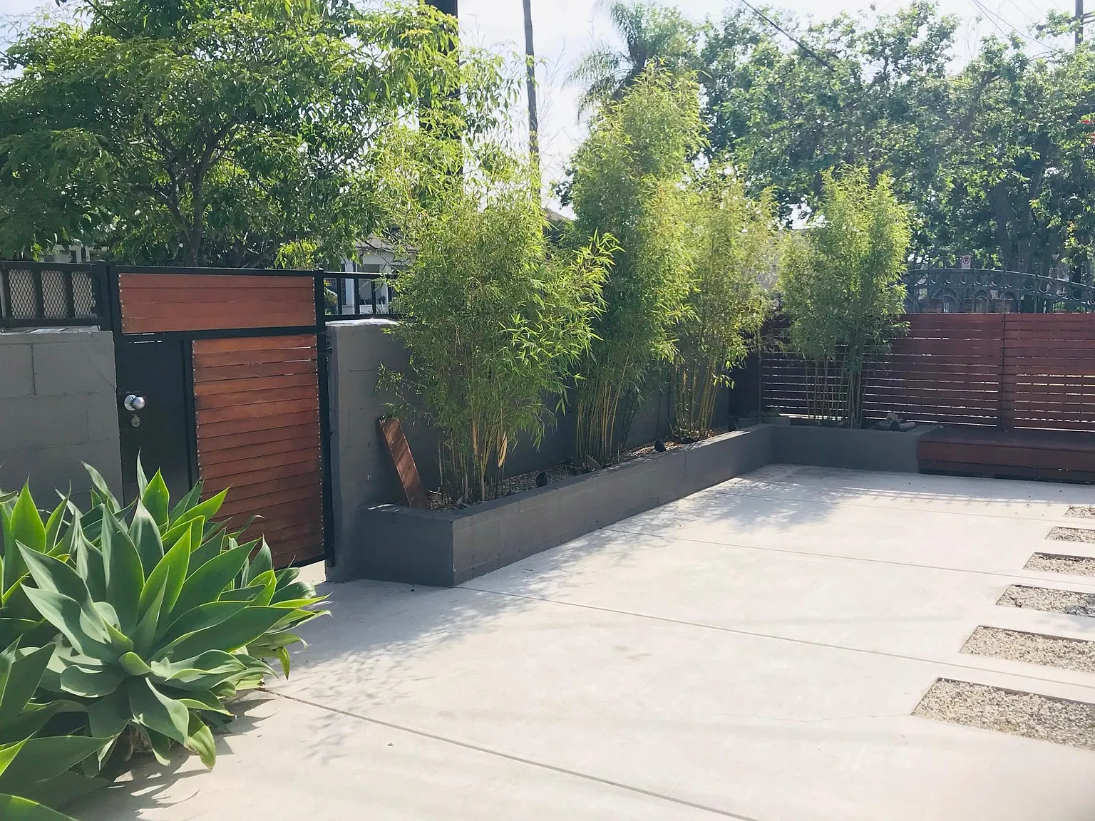 3 bed, 875 sqft, $1,100 — Photo 1