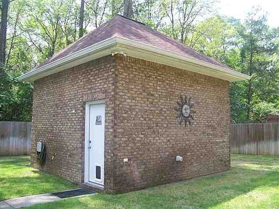 5th image of 204 Lakewood Dr