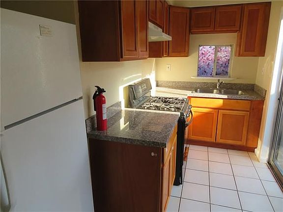 3rd image of 232 Carnation Ave #B