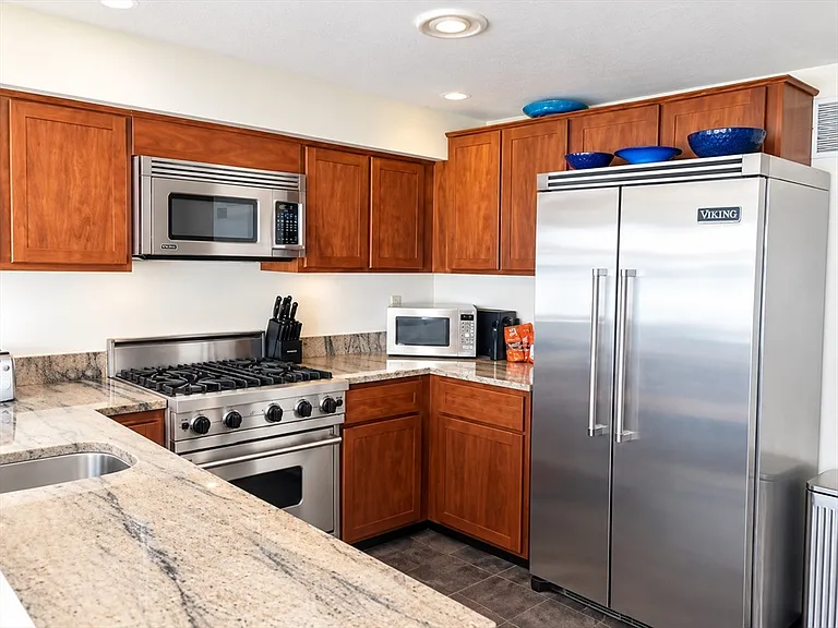 35 Oceanside Dr #35 — Photo 4