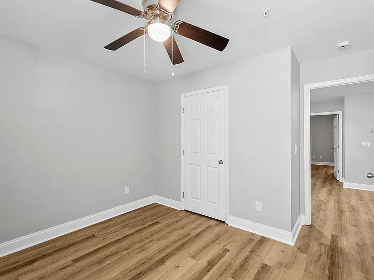Crestview Apartments — Photo 10
