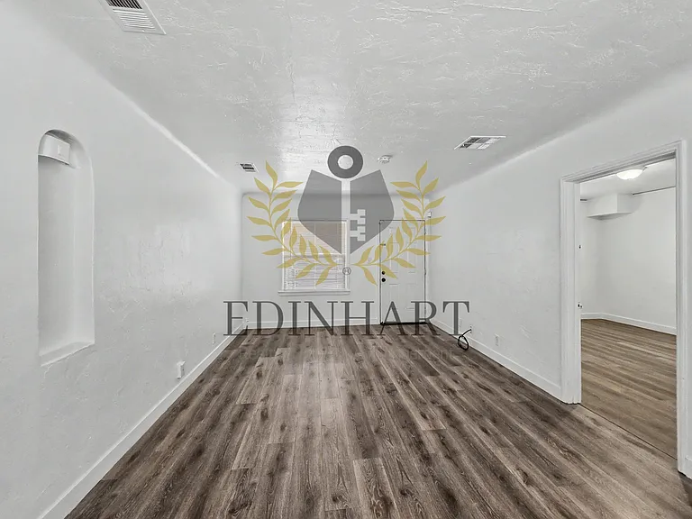 3049 E McKinley Ave — Photo 4