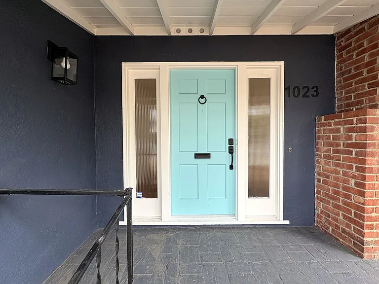 1023 Embarcadero Rd — Photo 4