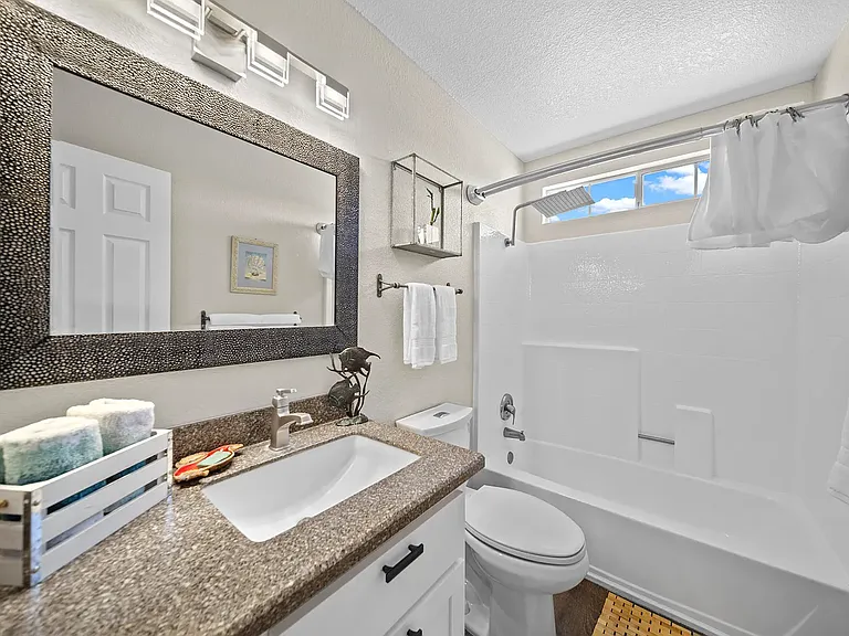 22492 Edgewater Dr — Photo 17