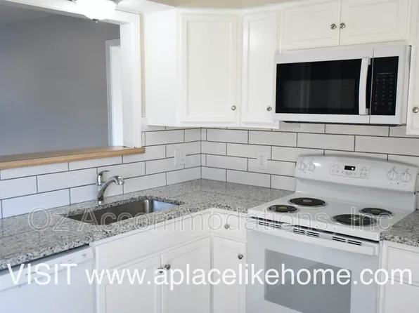 912 S Edgebrook St APT C, Olathe, KS 66061