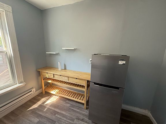 4th image of 13 McDougall St #3