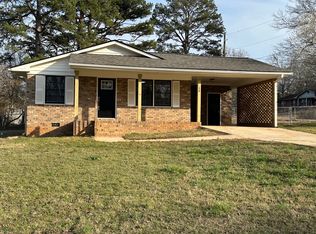 16 Leigh St, Commerce, GA 30529