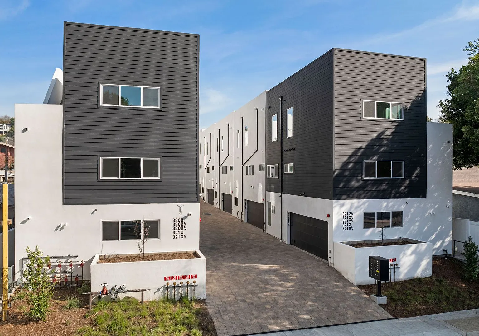 New Construction 3 Bedroom/4 Bath Townhouse — Photo 1