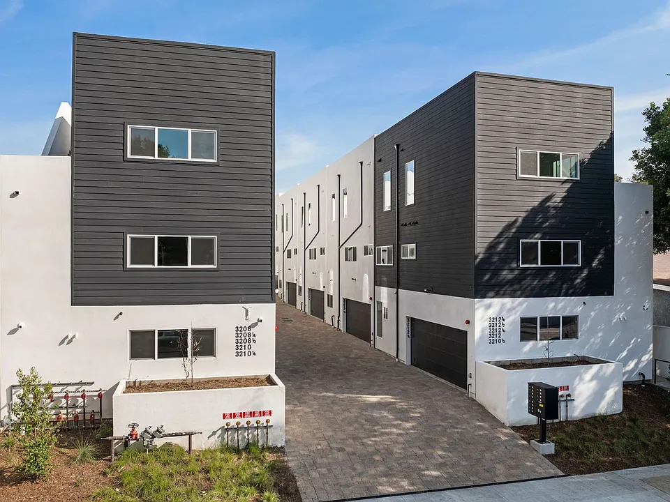 2494 W Shenyad Ct