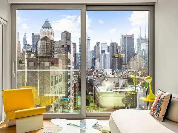 547 W 47th St #1102, New York, NY 10036