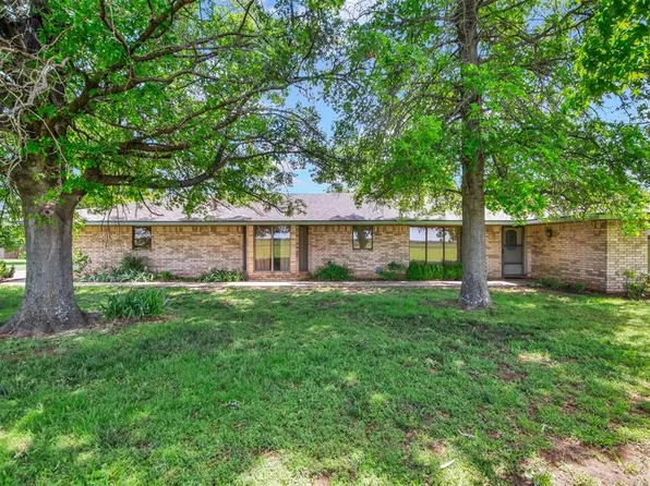 1601 S 29th St, Chickasha, OK 73018
