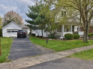 11 N Smith St, Dellroy, OH 44620