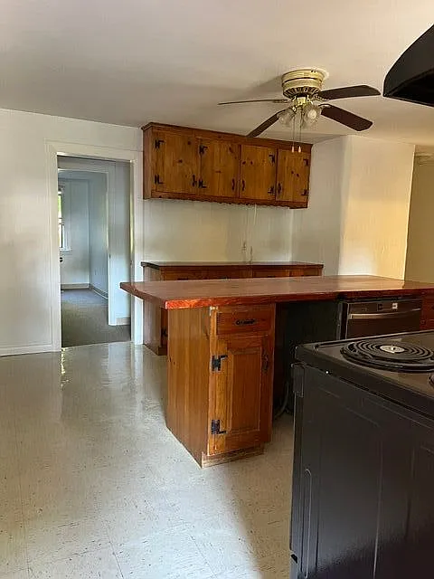 4 bed, 2.0 bath, 1200 sqft, $2,350 — Photo 1