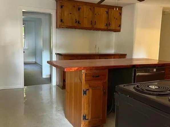 5 Central Sq #3, New Boston, NH 03070