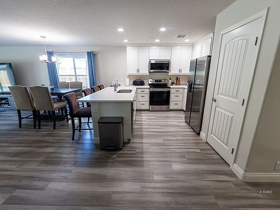 4th image of 1020 W Langley Ave