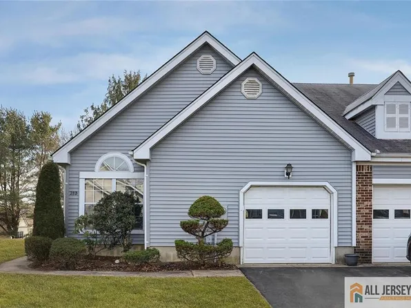 28 Edinburgh Dr #B, Monroe Township, NJ 08831