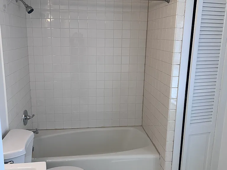 215 Lexington Ave #2A — Photo 6