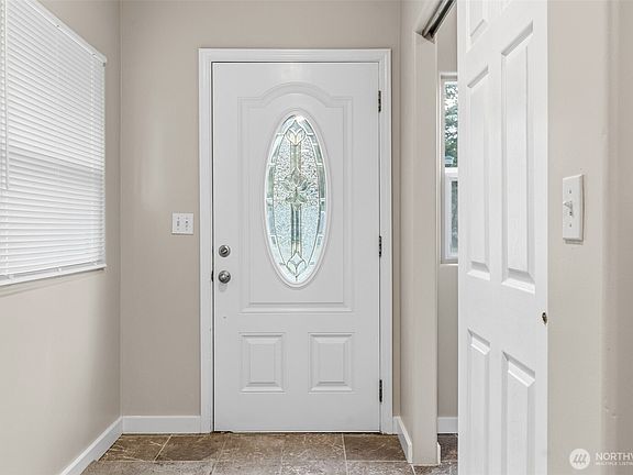 3rd image of 22225 NE Redmond-Fall City Road