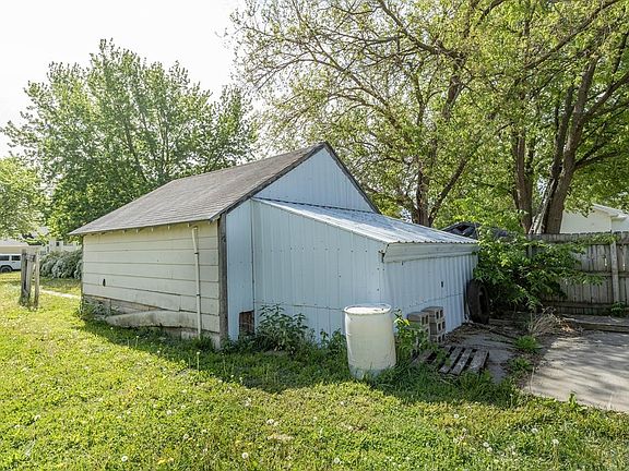 5th image of 908 4th St