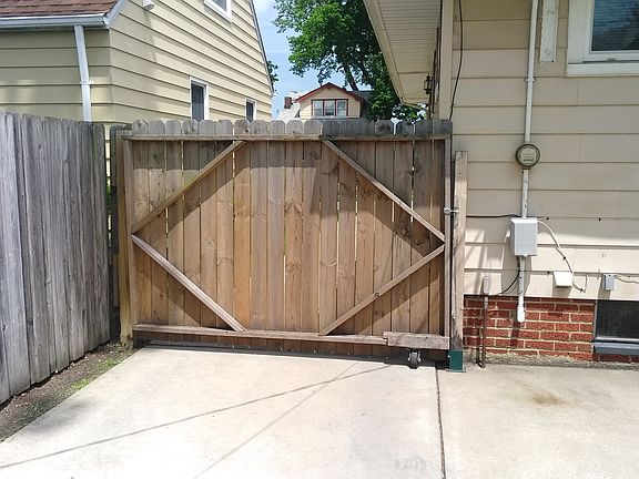 4th image of 5503 Wilber Ave