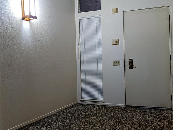 3rd image of 605 Del Oro St