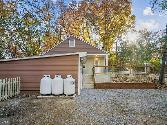 5th image of 598 Timber Ln